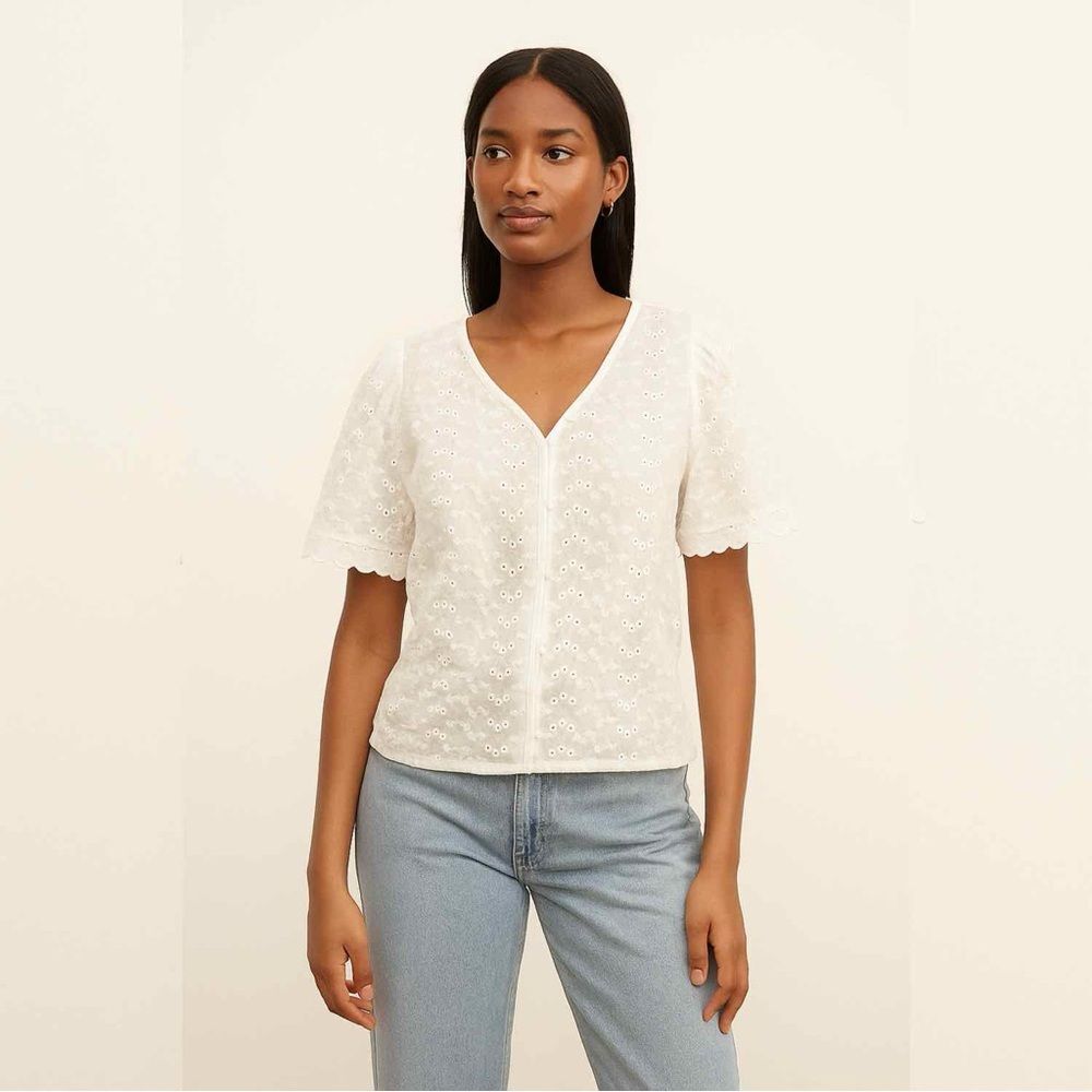 NWT Women's White Eyelet V-Neck Blouse